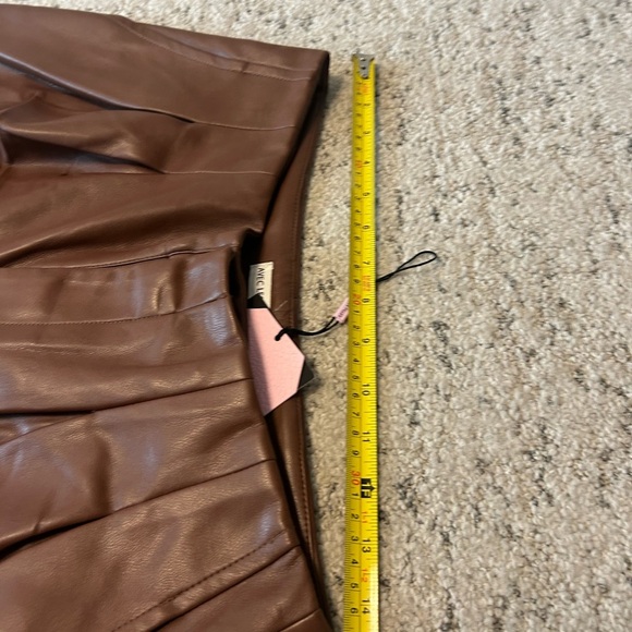 NOT FOR SALE  Les Filles wide leg pleated vegan leather pants NWT size M - Picture 9 of 16